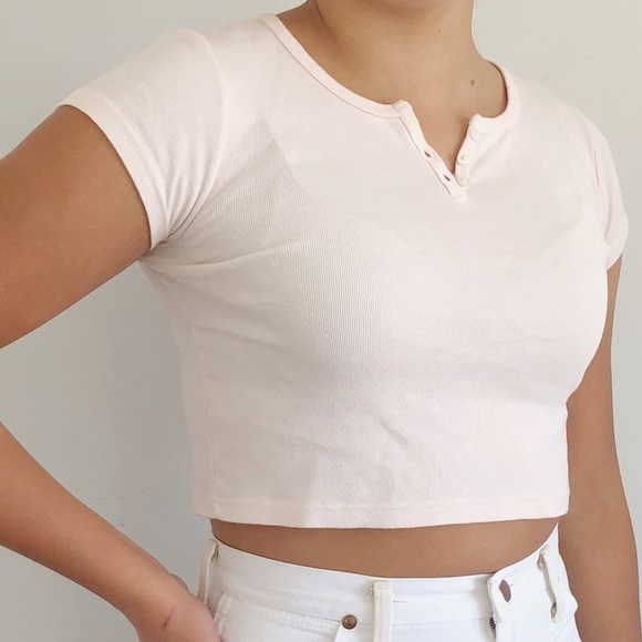 Brandy Melville pink crop top with three buttons - Picture 2 of 2